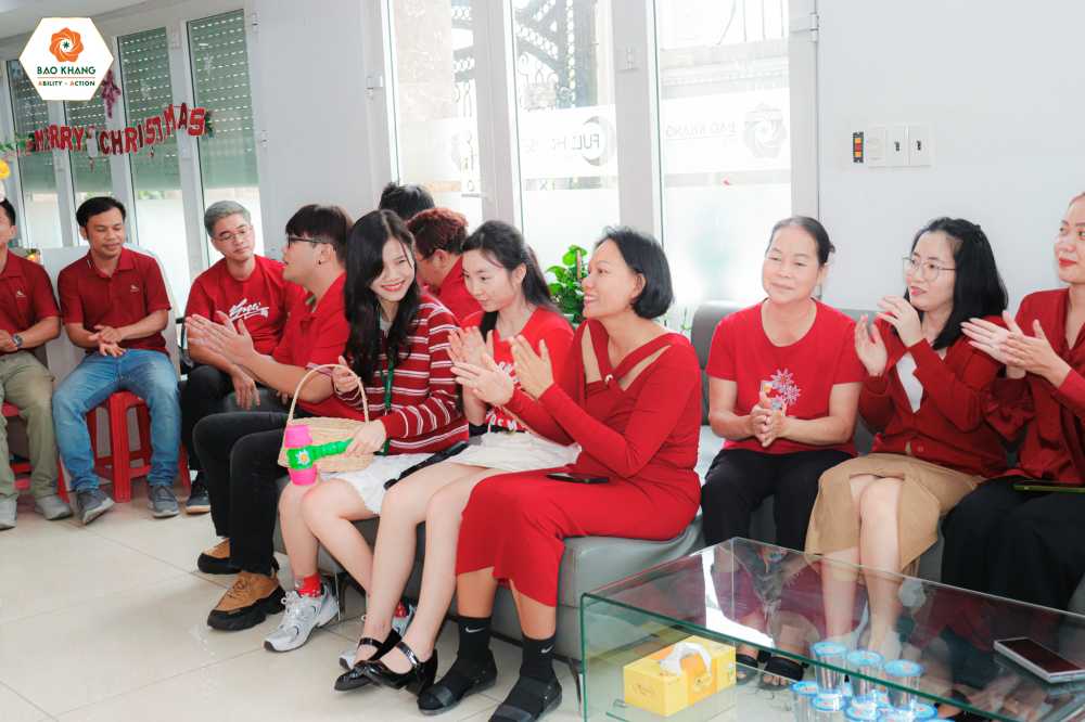 Kh&ocirc;ng kh&iacute; gi&aacute;ng sinh vui vẻ, ấm &aacute;p tại Bảo Khang Holdings (P1)