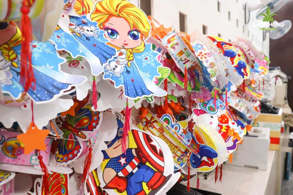 Quà Trung Thu - Lồng đèn cho các em đến tham gia sự kiện